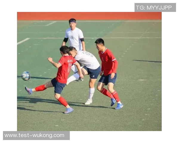 激情四溢的绿茵场上足球比赛的精彩瞬间与团队精神的完美结合 激情四溢的绿茵场上足球比赛的精彩瞬间与团队精神的完美结合