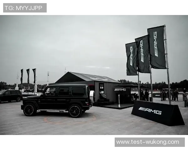 足球与奔驰的完美结合畅享速度与激情的极致体验